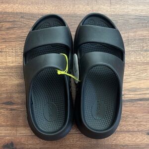 BRAND NEW! Women’s OOFOS Black Slide Sandals sz: 7